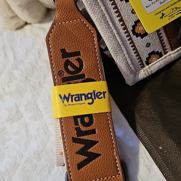 NWT Wrangler Women's Brown and Cream Patterned Bag - Picture 2 of 6